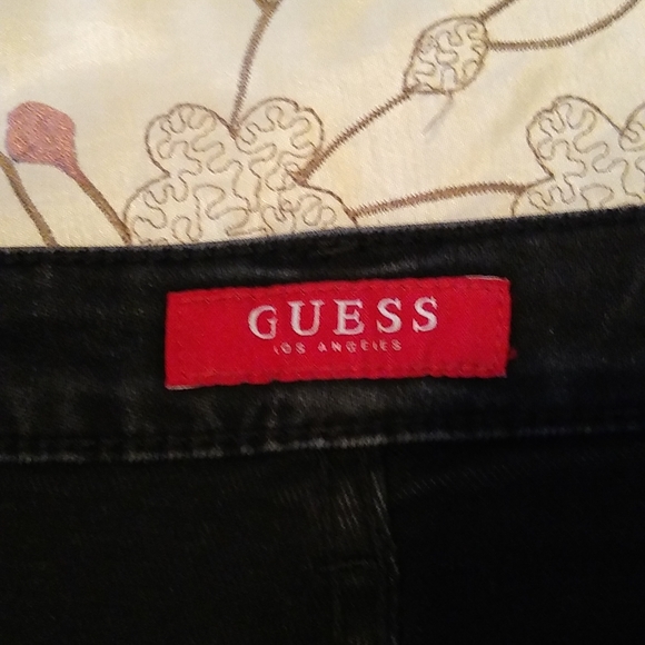 Guess mini jean skirt - Picture 3 of 4